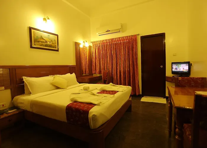 Hotel Theni International